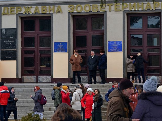 Лохматая команда из Центра обращения с животными праздновала День Святого Валентина в зооветеринарной академии