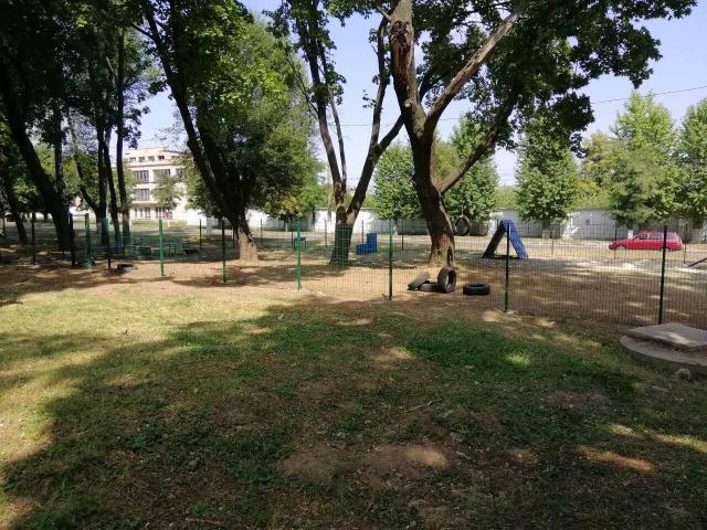 На Северной Салтовке появилась новая площадка для дрессировки собак