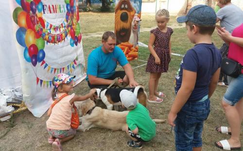 КП "Центр обращения с животными" провело "Уроки доброты" в рамках совместного проекта с полицейскими Управления патрульной полиции