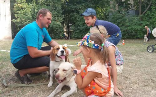 КП "Центр обращения с животными" провело "Уроки доброты" в рамках совместного проекта с полицейскими Управления патрульной полиции