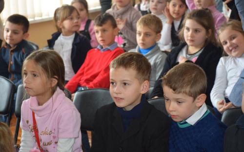 представники КП «Центр поводження з тваринами» разом з чотирилапими улюбленцями завітали у гості до Пісочинського колегіуму.