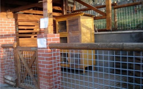 Место для содержания кролей и подобных им животных