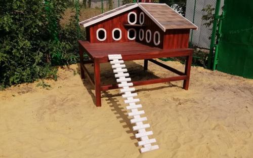 КП "Центр обращения с животными" установлен домик для кошек в pet-friendly дворе по улице Библика, 1А в г. Харькове