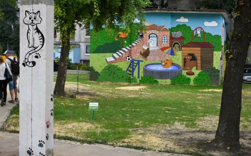 Граффити о животных нарисовали в pet-friendly дворе по ул. Библика, 1а