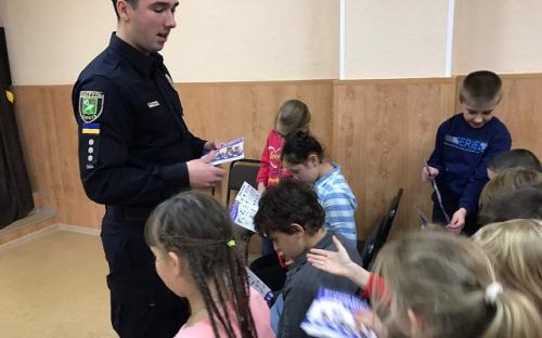 Харьковских школьников обучают правилам поведения с животными